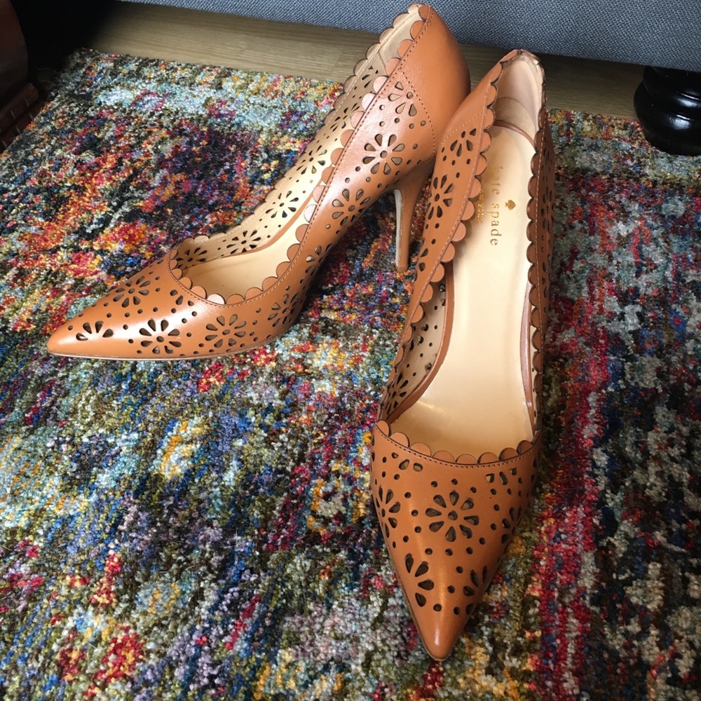Kate spade tan leather floral 4 inch heels